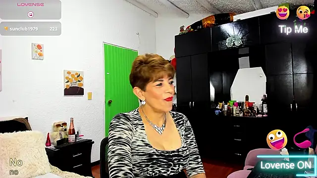 Snapshot of Angelina_Stone_65 chatting on March 11, 1:00 am Angelina Stone 65 online show from March 11, 1:00 am