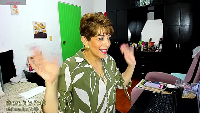 Snapshot of Angelina_Stone_65 chatting on March 15, 12:49 am Angelina Stone 65 online show from March 15, 12:49 am