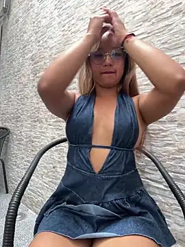 MelanieRoah online show from May 10, 2:55 pm