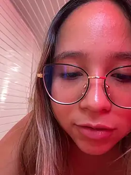 Snapshot of MelanieRoah chatting on June 22, 5:43 pm MelanieRoah online show from June 22, 5:43 pm