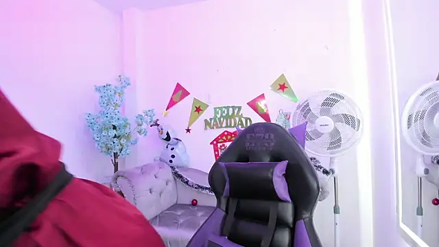 Ema louis  online show from December 30, 8:47 pm