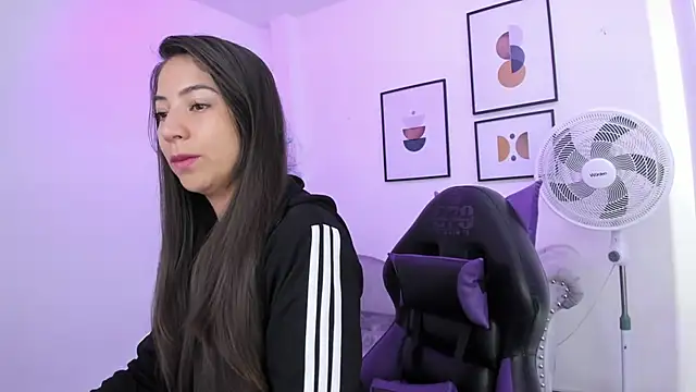 Ema louis  online show from January 9, 12:30 pm