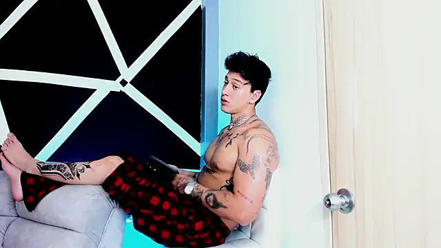 JUSTIN FULLER1 online show from September 24, 6:55 pm