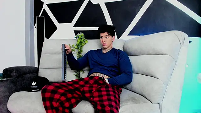 JUSTIN FULLER1 online show from October 25, 4:57 pm