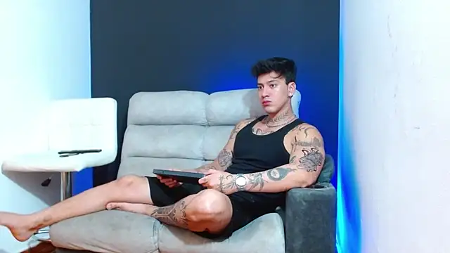 JUSTIN FULLER1 online show from April 1, 4:26 pm