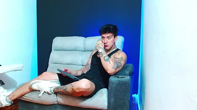 JUSTIN FULLER1 online show from May 8, 1:00 am