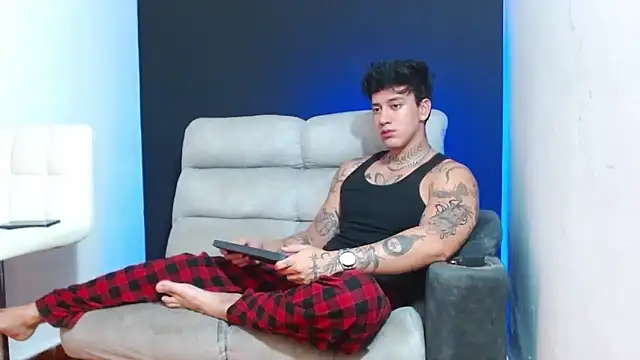 JUSTIN FULLER1 online show from May 12, 3:42 pm