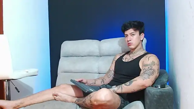 JUSTIN FULLER1 online show from May 14, 5:53 pm