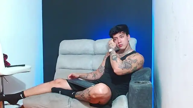 JUSTIN FULLER1 online show from May 19, 3:57 am