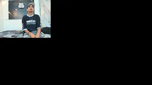 JordanAndAndrew online show from December 2, 9:32 pm