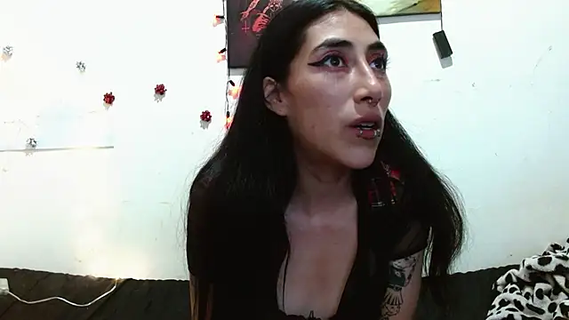 Snapshot of Asterothxznikki chatting on December 21, 9:01 am Asterothxznikki online show from December 21, 9:01 am