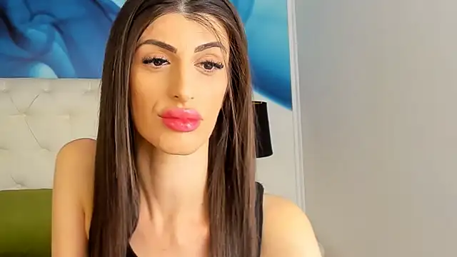Snapshot of SkinnyDolly chatting on February 22, 9:59 pm SkinnyDolly online show from February 22, 9:59 pm