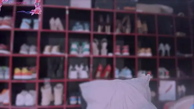 Snapshot of Indianbrownie chatting on December 24, 11:44 pm Indianbrownie online show from December 24, 11:44 pm