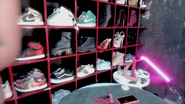 Snapshot of Indianbrownie chatting on February 6, 1:43 am Indianbrownie online show from February 6, 1:43 am