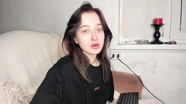 Snapshot of eva_and_adam1 chatting on April 7, 12:33 am eva and adam1 online show from April 7, 12:33 am