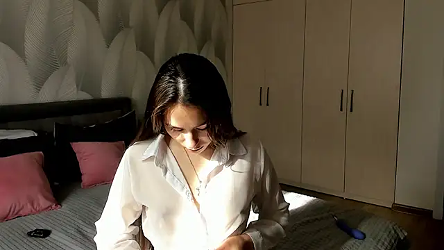 Bambiii bby online show from April 30, 2:18 am