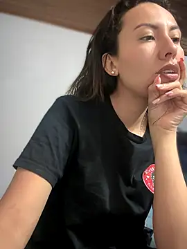 im lorein online show from October 4, 1:47 am