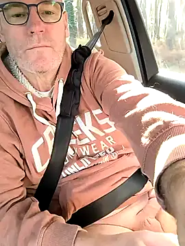 Snapshot of bogland33 chatting on February 15, 10:55 am bogland33 online show from February 15, 10:55 am