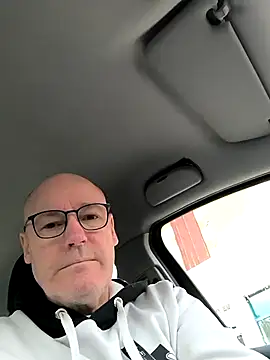 Snapshot of bogland33 chatting on February 18, 9:10 am bogland33 online show from February 18, 9:10 am