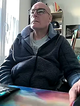 Snapshot of bogland33 chatting on February 18, 1:22 pm bogland33 online show from February 18, 1:22 pm