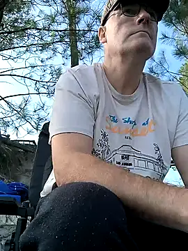 Snapshot of bogland33 chatting on February 19, 1:17 pm bogland33 online show from February 19, 1:17 pm