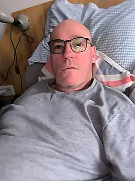 Snapshot of bogland33 chatting on February 20, 5:18 pm bogland33 online show from February 20, 5:18 pm