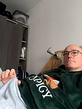 Snapshot of bogland33 chatting on February 22, 1:57 pm bogland33 online show from February 22, 1:57 pm