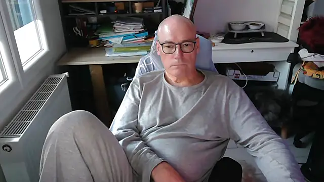 Snapshot of bogland33 chatting on February 22, 5:02 pm bogland33 online show from February 22, 5:02 pm