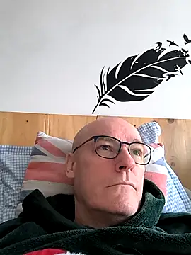 Snapshot of bogland33 chatting on February 23, 11:00 am bogland33 online show from February 23, 11:00 am