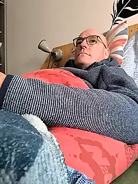 Snapshot of bogland33 chatting on February 24, 10:04 am bogland33 online show from February 24, 10:04 am