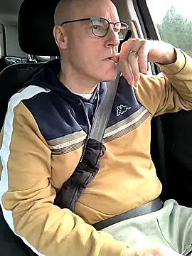 Snapshot of bogland33 chatting on February 24, 1:10 pm bogland33 online show from February 24, 1:10 pm