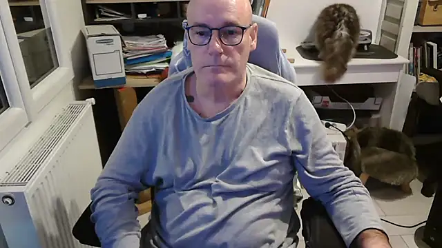 Snapshot of bogland33 chatting on February 24, 7:19 pm bogland33 online show from February 24, 7:19 pm