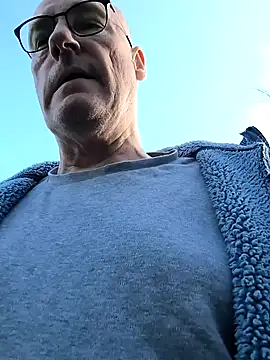 Snapshot of bogland33 chatting on February 25, 2:33 pm bogland33 online show from February 25, 2:33 pm