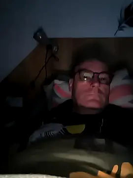 Snapshot of bogland33 chatting on February 26, 10:31 pm bogland33 online show from February 26, 10:31 pm