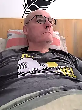 Snapshot of bogland33 chatting on February 27, 9:54 am bogland33 online show from February 27, 9:54 am