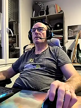 Snapshot of bogland33 chatting on February 27, 10:53 pm bogland33 online show from February 27, 10:53 pm