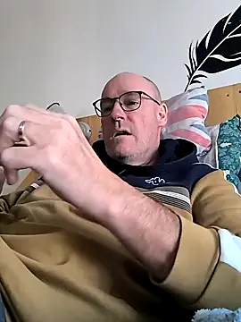 Snapshot of bogland33 chatting on February 28, 3:15 pm bogland33 online show from February 28, 3:15 pm