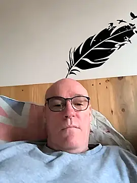 Snapshot of bogland33 chatting on March 1, 5:05 pm bogland33 online show from March 1, 5:05 pm