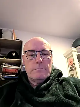 Snapshot of bogland33 chatting on March 4, 7:22 pm bogland33 online show from March 4, 7:22 pm