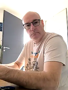 Snapshot of bogland33 chatting on March 5, 2:45 pm bogland33 online show from March 5, 2:45 pm