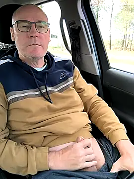 Snapshot of bogland33 chatting on March 7, 10:13 am bogland33 online show from March 7, 10:13 am