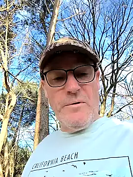 Snapshot of bogland33 chatting on March 7, 4:22 pm bogland33 online show from March 7, 4:22 pm