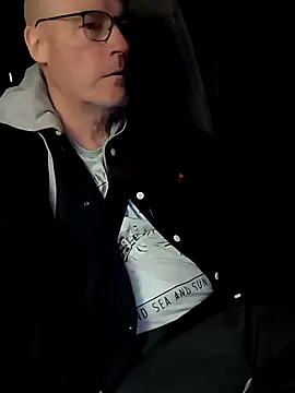 Snapshot of bogland33 chatting on March 7, 7:27 pm bogland33 online show from March 7, 7:27 pm