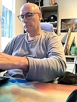 Snapshot of bogland33 chatting on March 8, 3:35 pm bogland33 online show from March 8, 3:35 pm