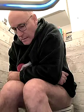 Snapshot of bogland33 chatting on March 10, 10:04 am bogland33 online show from March 10, 10:04 am