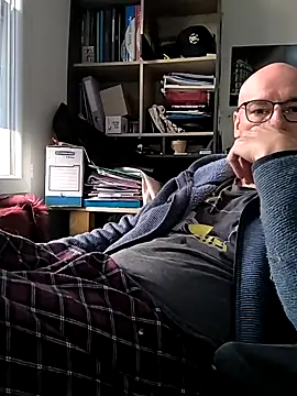 Snapshot of bogland33 chatting on March 12, 1:40 pm bogland33 online show from March 12, 1:40 pm