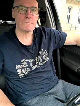 Snapshot of bogland33 chatting on March 13, 1:18 pm bogland33 online show from March 13, 1:18 pm