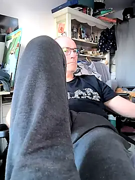 Snapshot of bogland33 chatting on March 14, 5:13 pm bogland33 online show from March 14, 5:13 pm