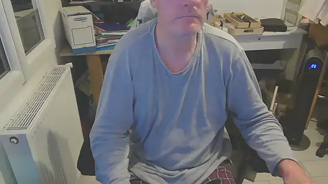 Snapshot of bogland33 chatting on March 19, 11:03 pm bogland33 online show from March 19, 11:03 pm