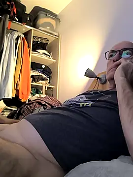 Snapshot of bogland33 chatting on September 9, 6:57 am bogland33 online show from September 9, 6:57 am